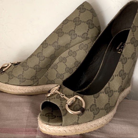 🎉Designer Items!!! MAKE AN OFFER 😎 READY TO SELL 🍂🍃🙌🏻 - Picture 2 of 4